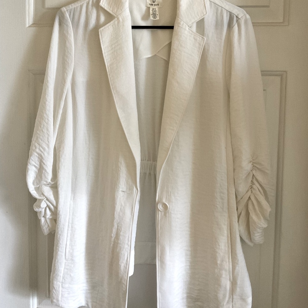 b new york Elegant White Jacket